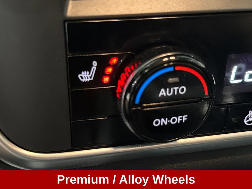 Used 2023 Nissan Rogue SV AWD/4WD image 17
