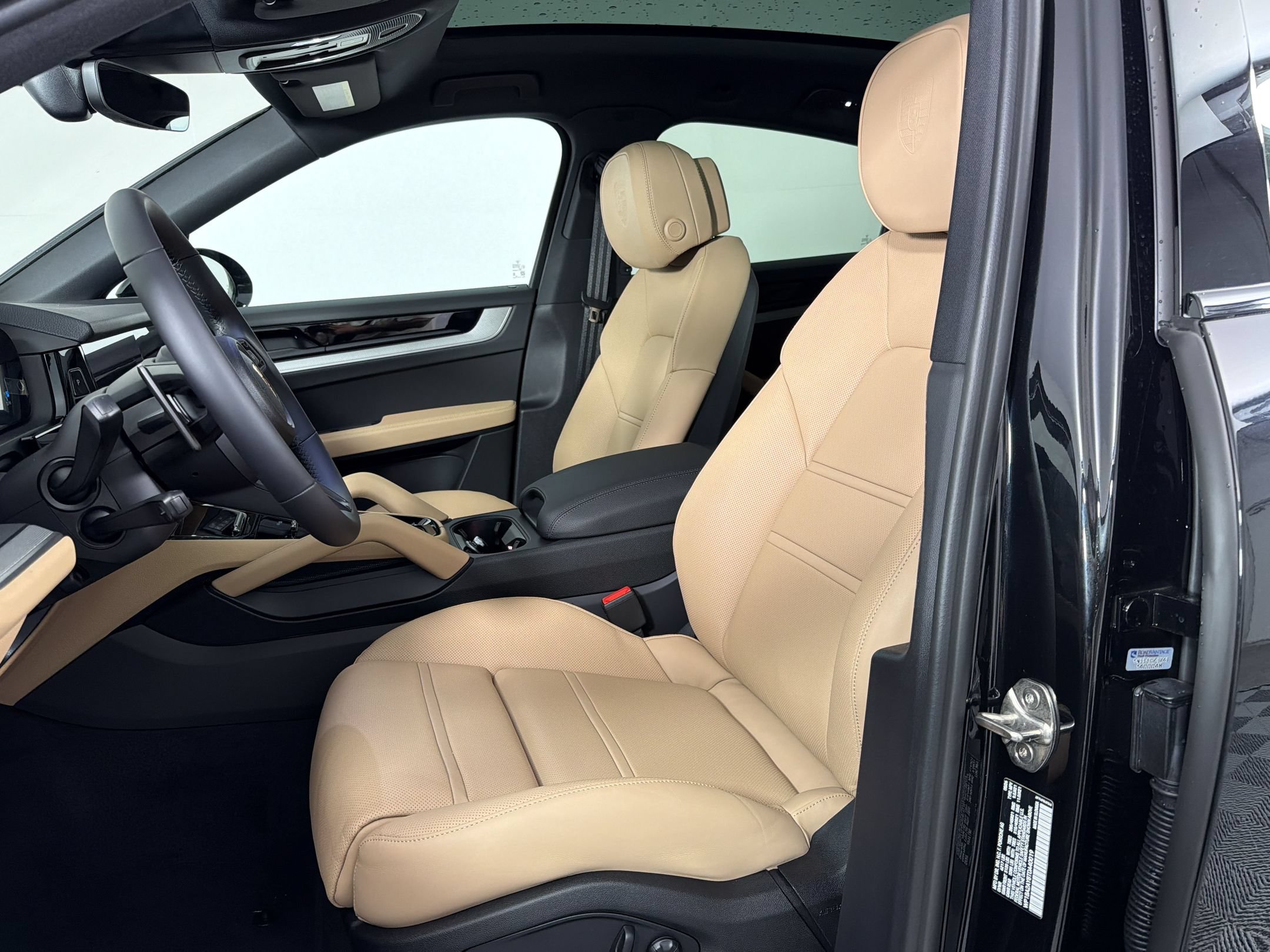New 2026 Porsche Cayenne Coupe AWD/4WD image 5