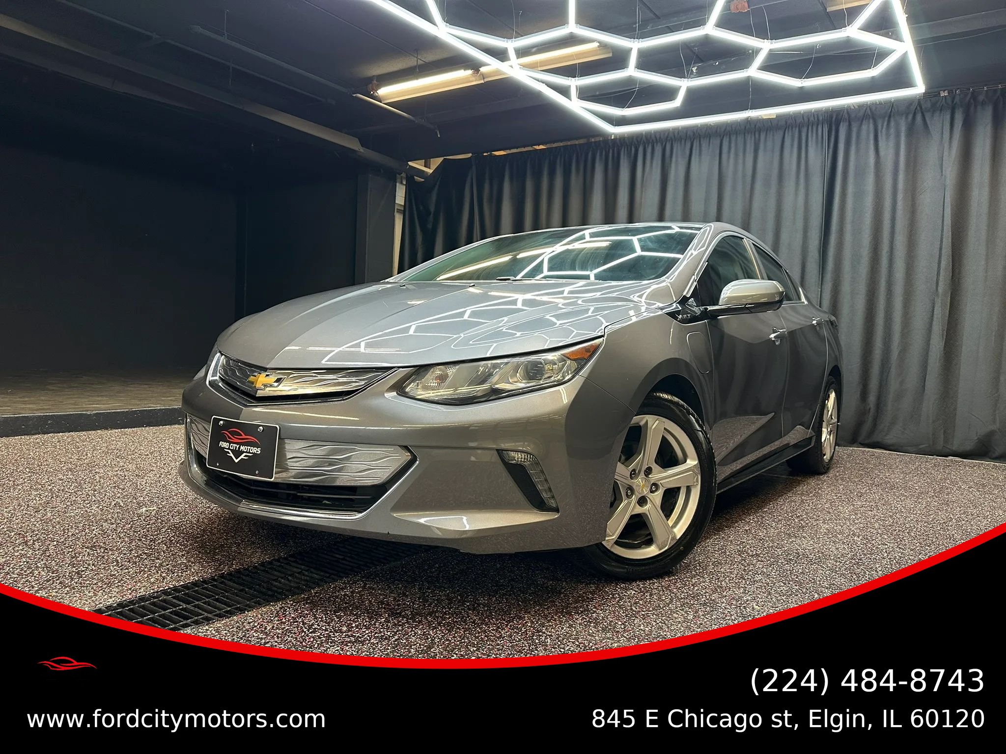 Used 2018 Chevrolet Volt LT FWD image 1