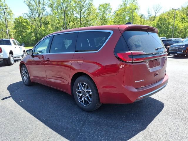 New 2027 Chrysler Pacifica Limited FWD image 5