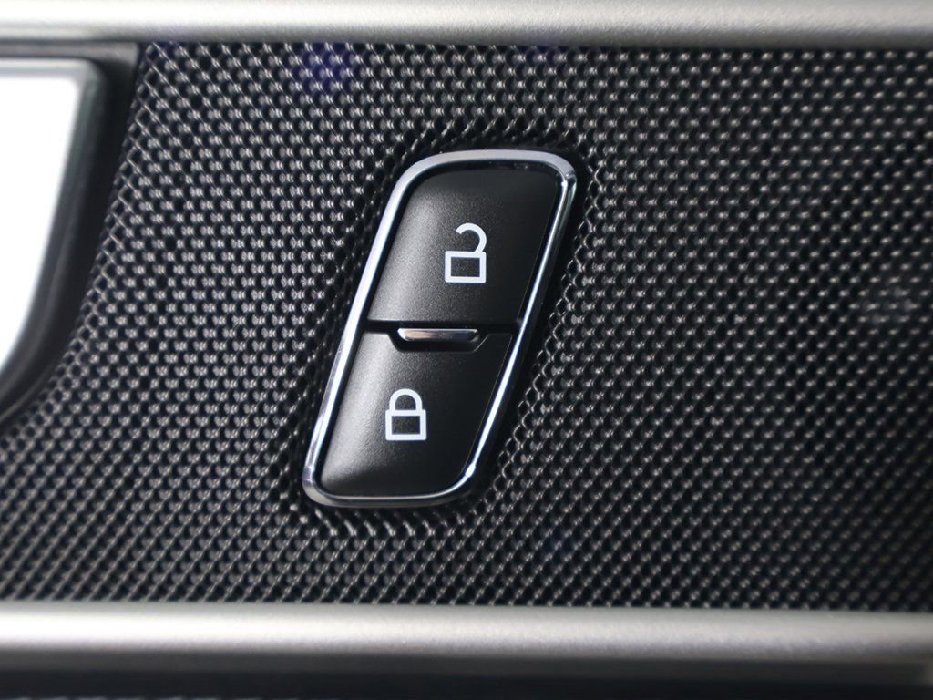 Used 2022 Ford Explorer XLT image 34