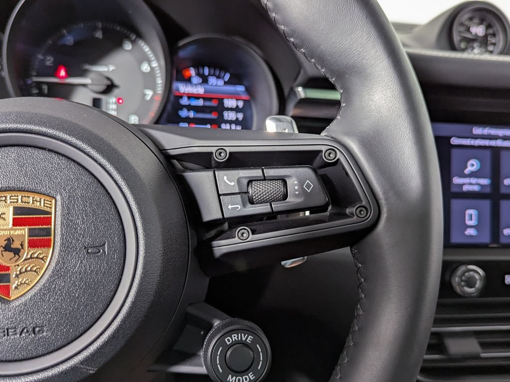 Used 2025 Porsche Macan AWD/4WD image 29