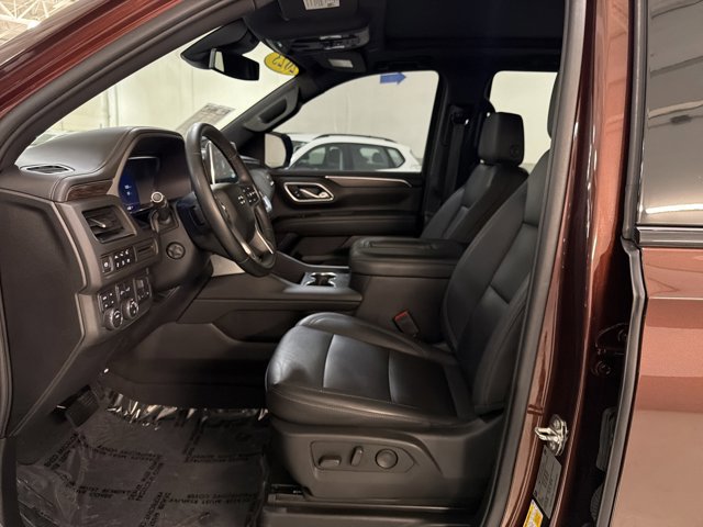 Used 2023 Chevrolet Tahoe Z71 w/ Luxury Package AWD/4WD image 16