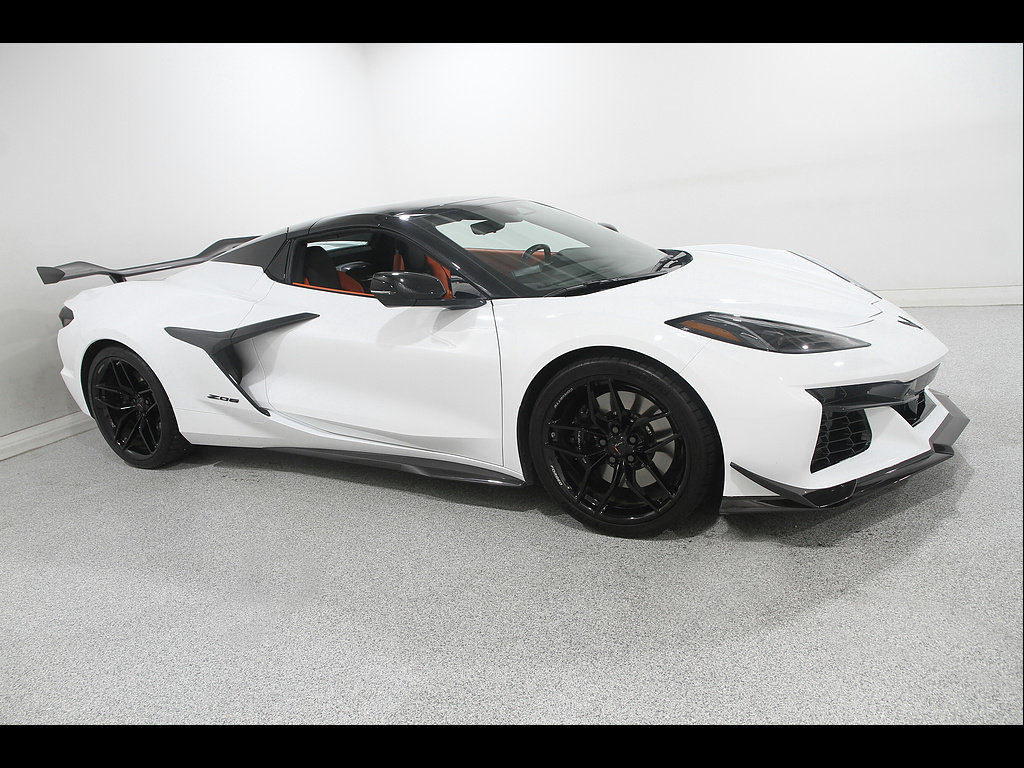 Used 2025 Chevrolet Corvette Z06 w/ Stealth Interior Trim Package RWD image 2