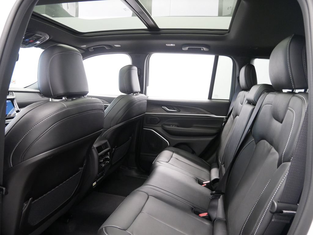 New 2027 Jeep Grand Cherokee Limited AWD/4WD image 14