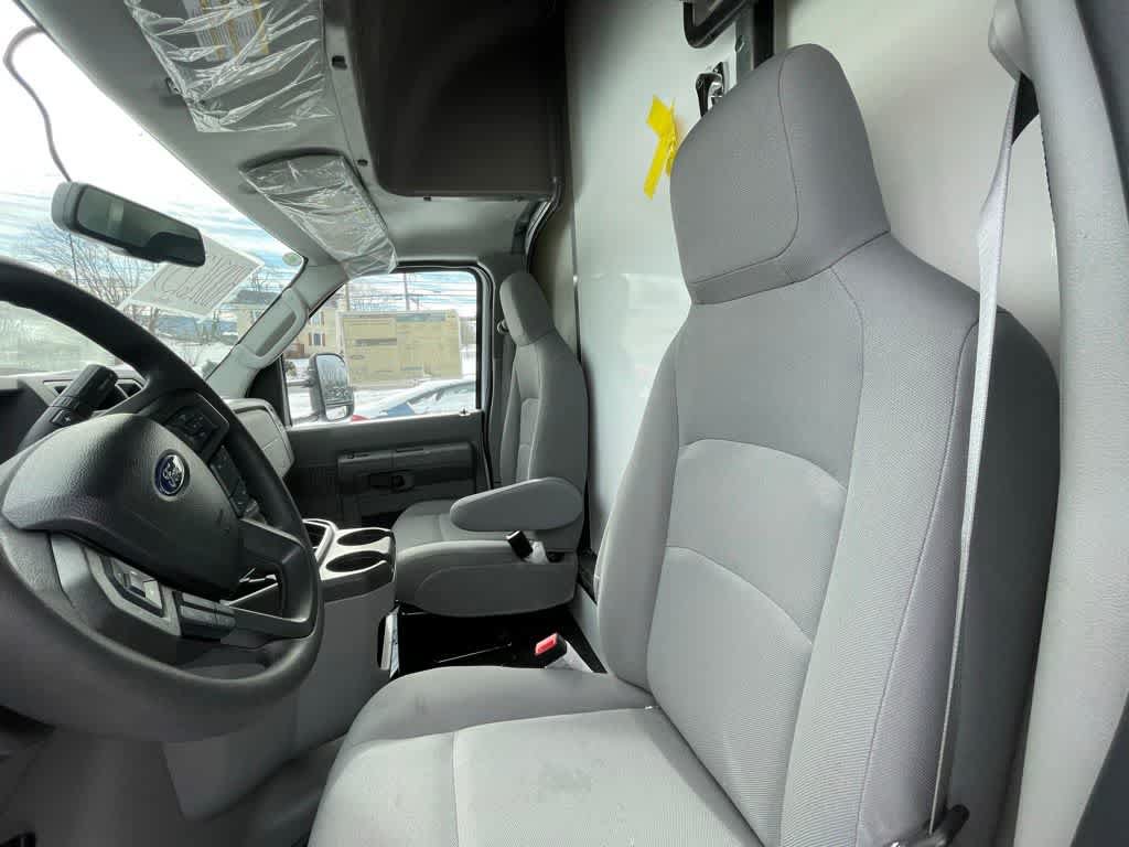 New 2024 Ford E-450 and Econoline 450 Super Duty w/ Power Windows & Locks Group RWD image 13