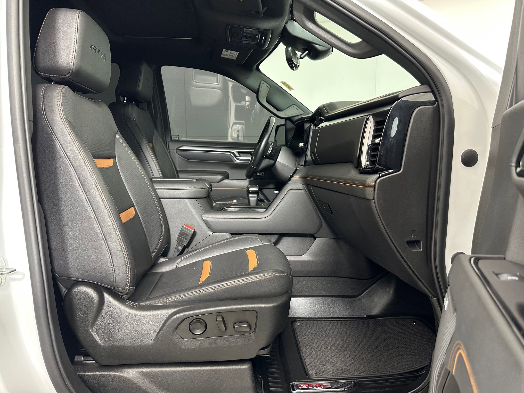 Used 2022 GMC Sierra 1500 AT4 w/ AT4 Premium Package image 28