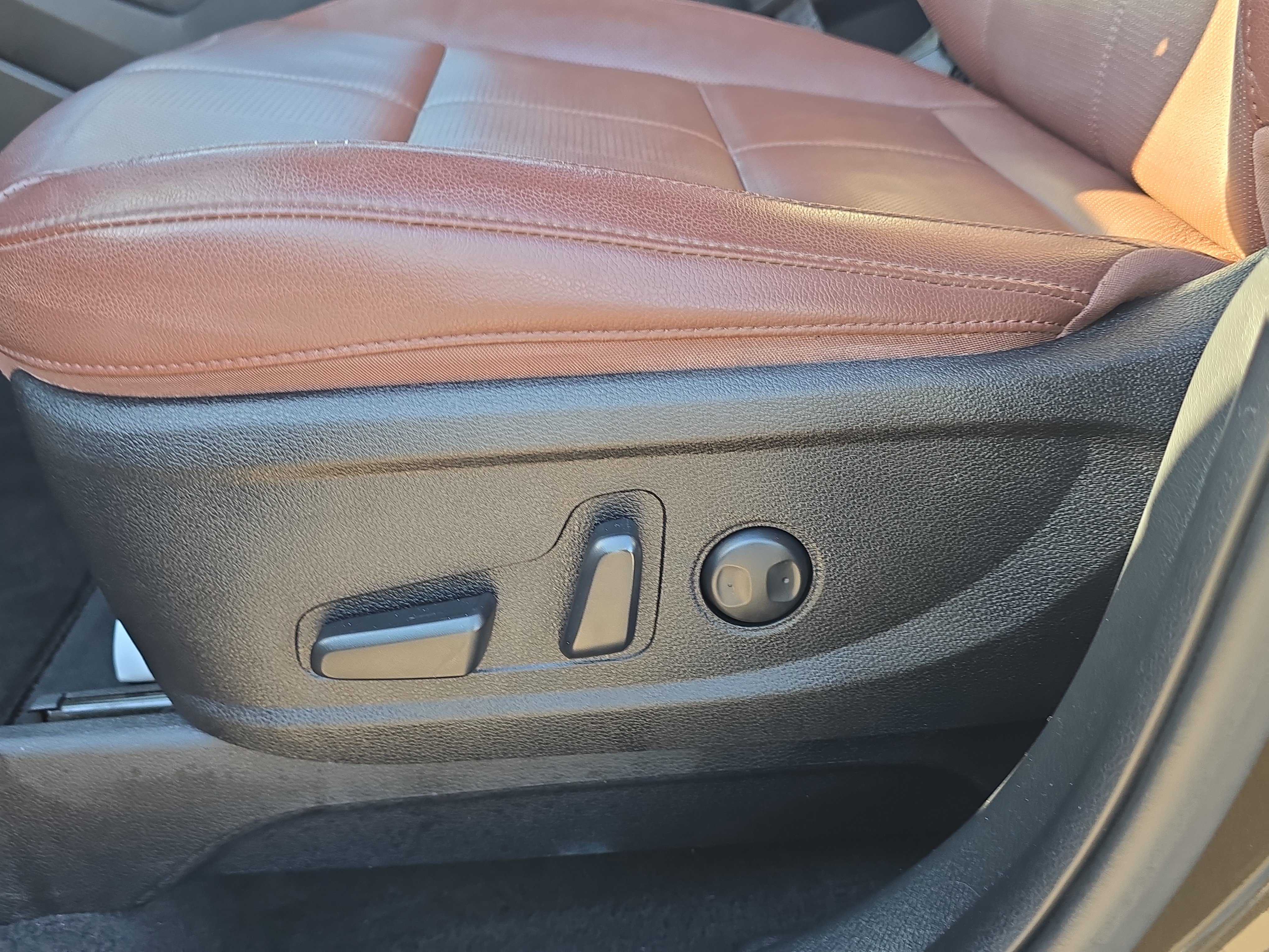 Certified 2023 Kia Telluride EX w/ EX Captain's Chair Package image 23