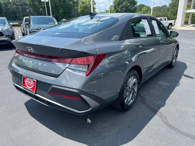 Used 2024 Hyundai Elantra SEL FWD image 7