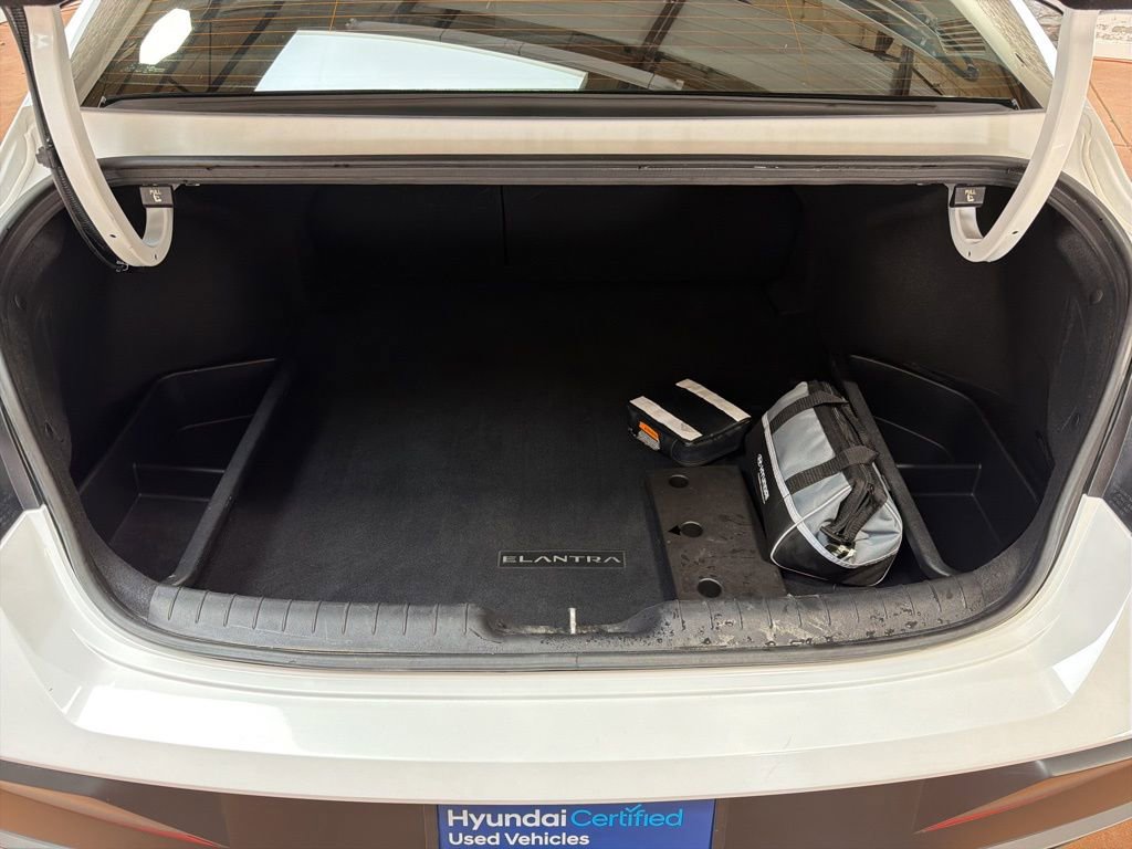 Certified 2024 Hyundai Elantra SEL w/ Convenience Package image 12