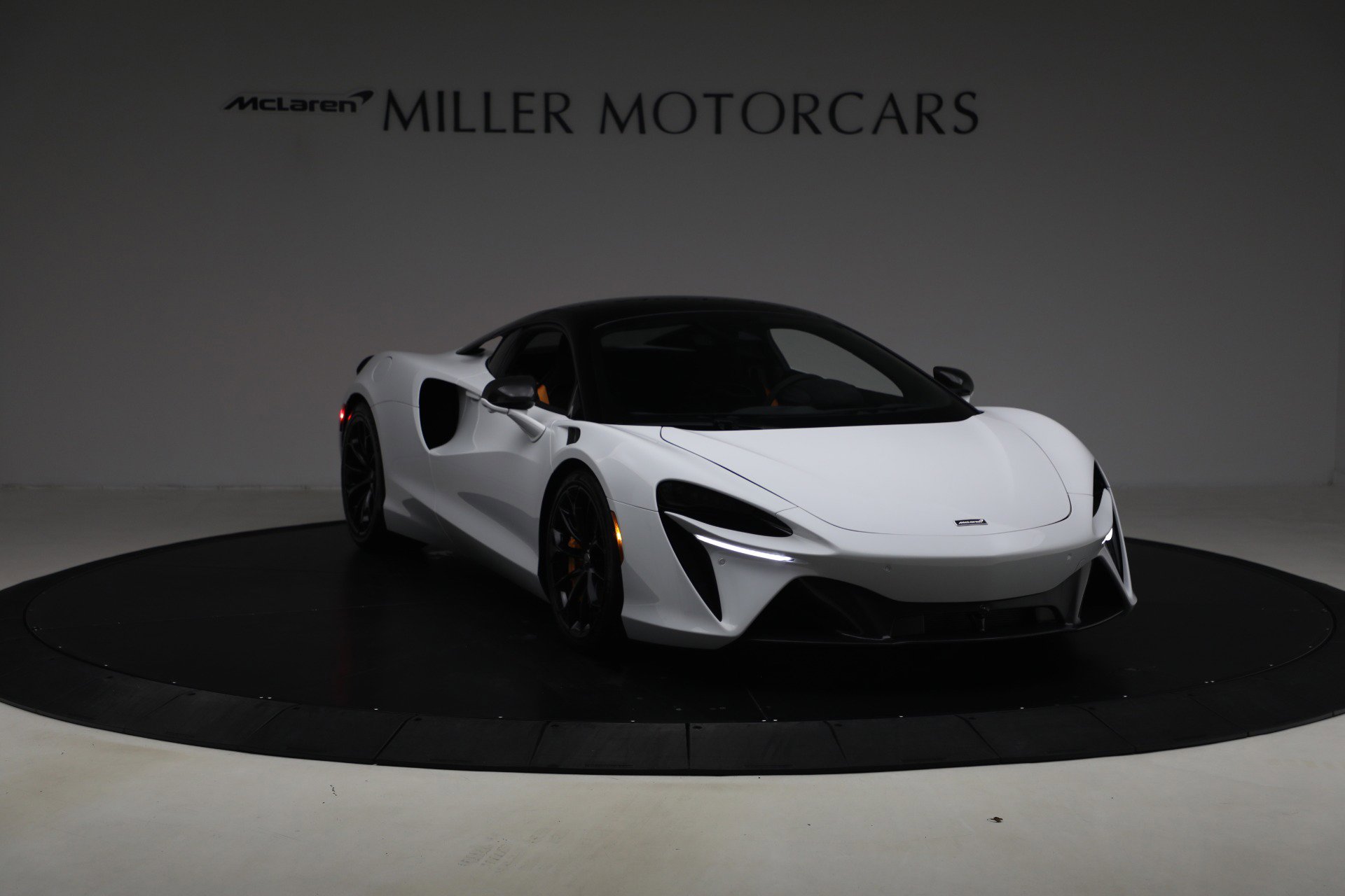 Used 2023 McLaren Artura image 11