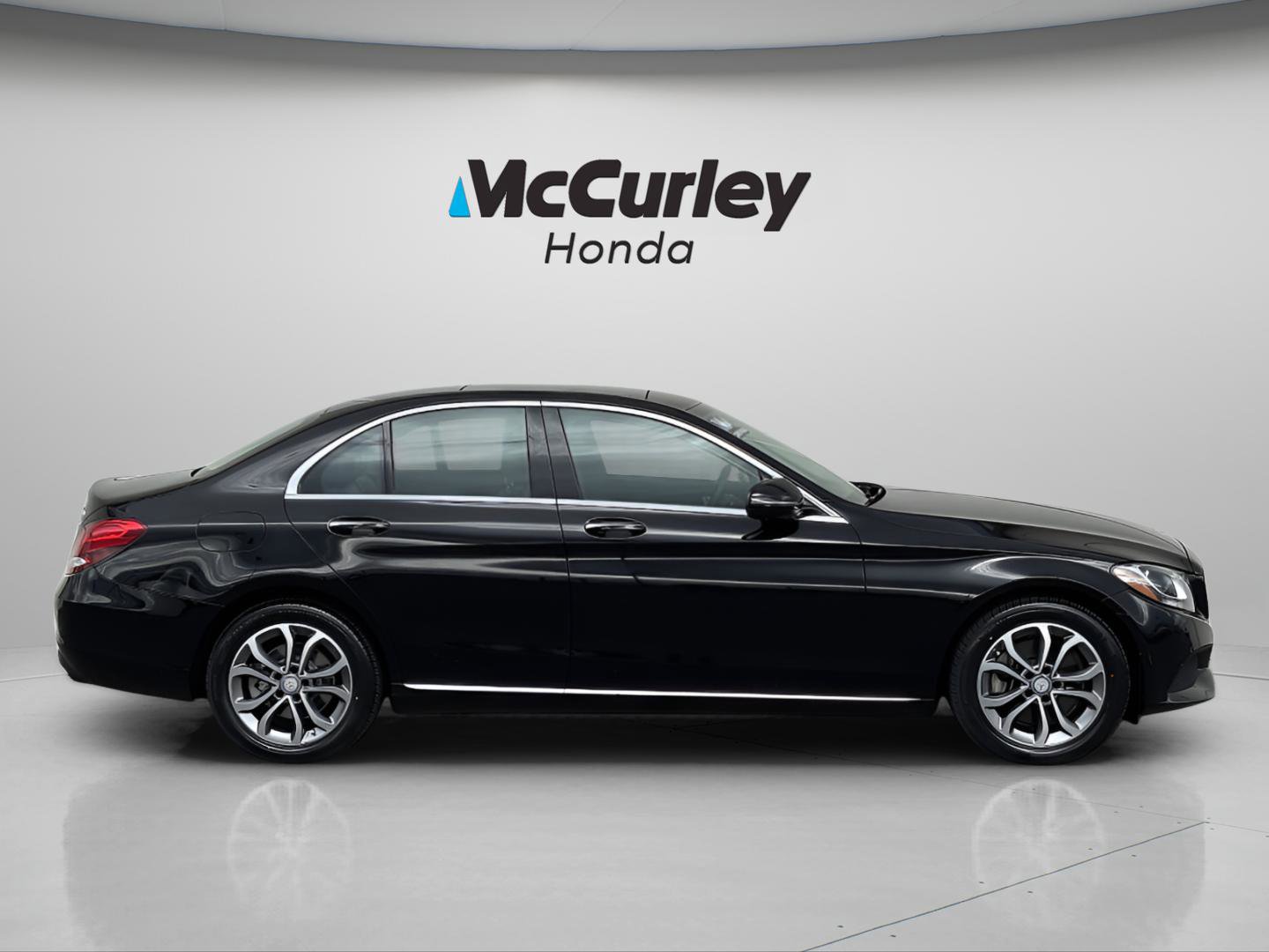 Used 2017 Mercedes-Benz C 300 4MATIC image 2