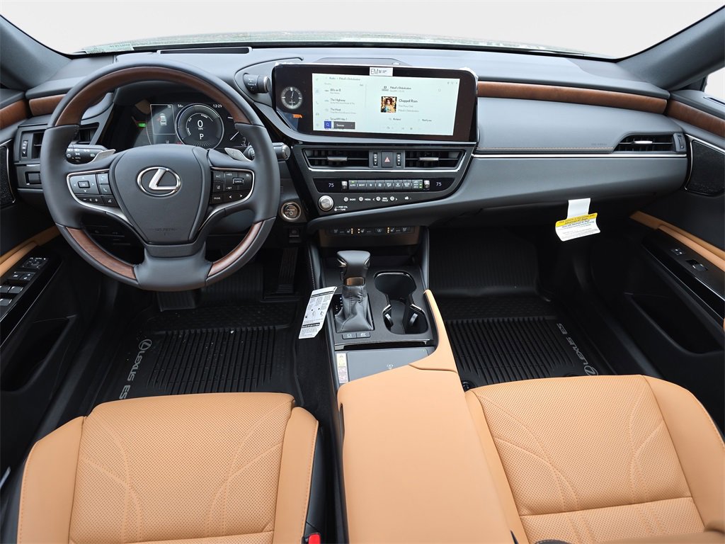 New 2025 Lexus ES 300h w/ Luxury Package image 9