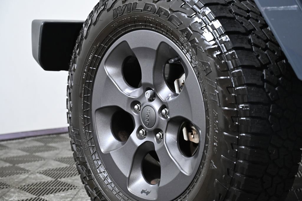 Used 2016 Jeep Wrangler Unlimited Rubicon w/ Connectivity Group AWD/4WD image 36