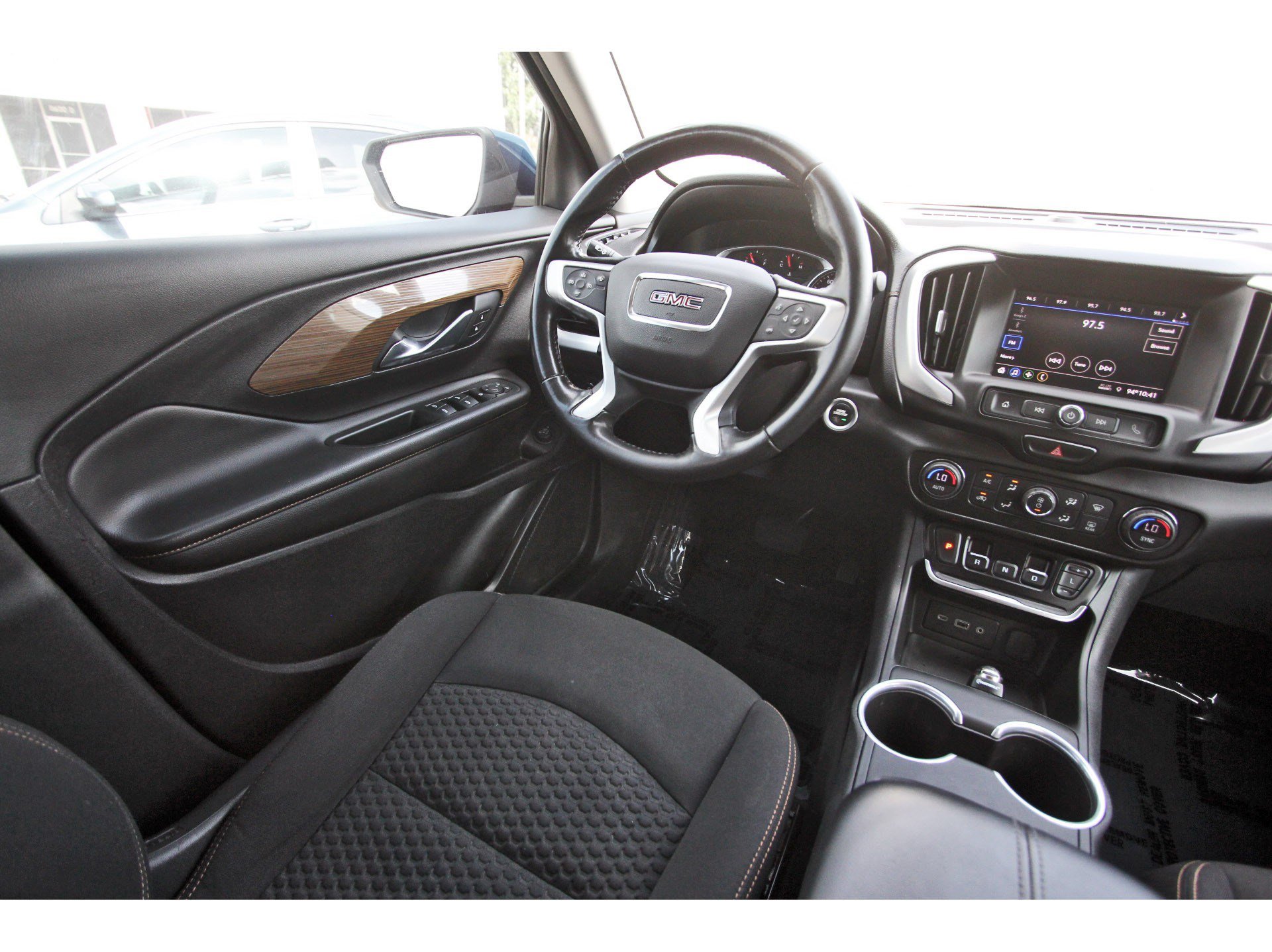 Used 2021 GMC Terrain SLE w/ Driver Convenience Package FWD image 10