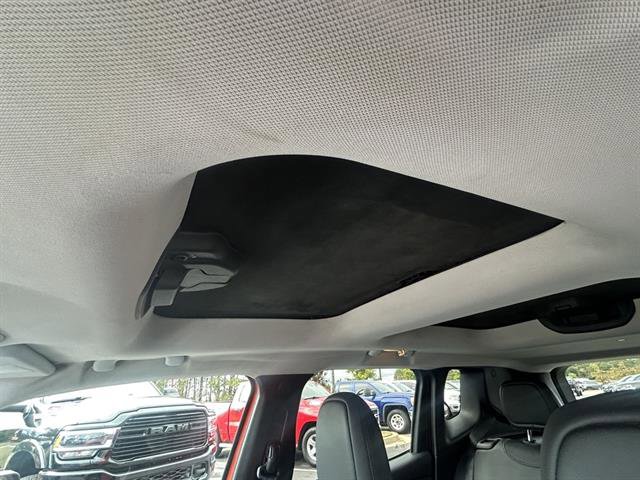 Used 2016 Jeep Renegade Trailhawk w/ Premium Trailhawk Package image 18