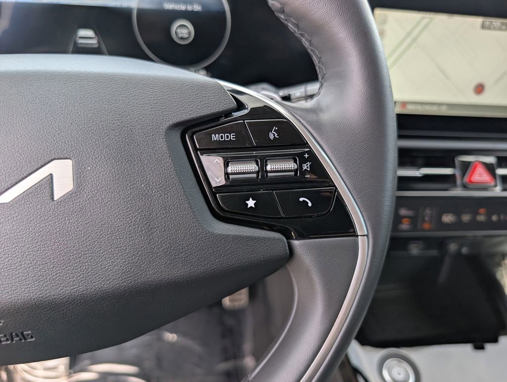 Certified 2025 Kia Niro Wave w/ Wave Preserve Package image 26