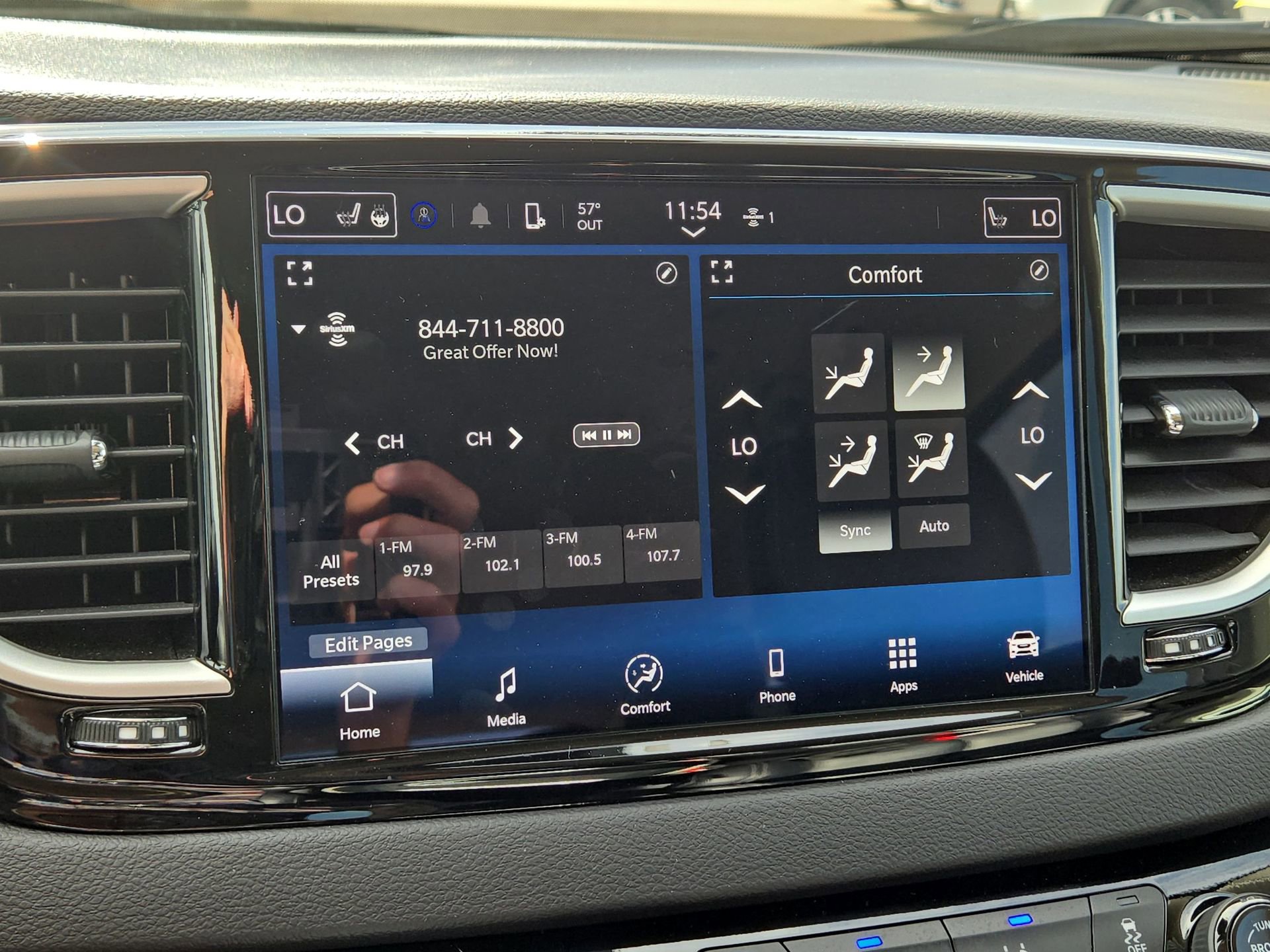 Used 2024 Chrysler Pacifica Touring-L FWD image 19