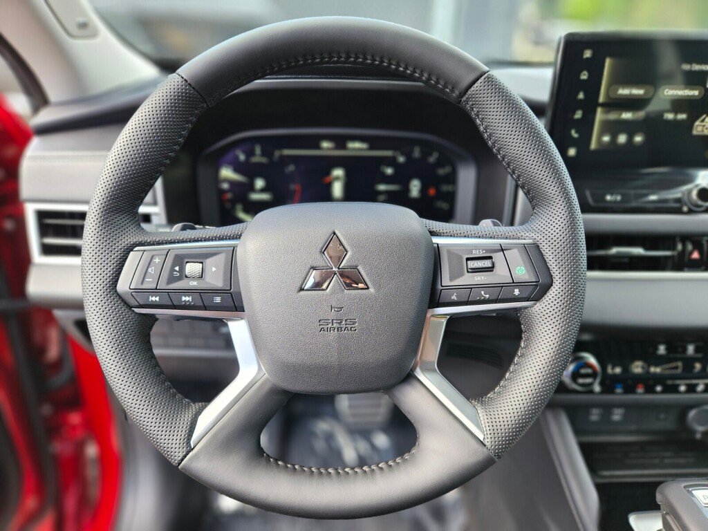 New 2025 Mitsubishi Outlander SEL image 24