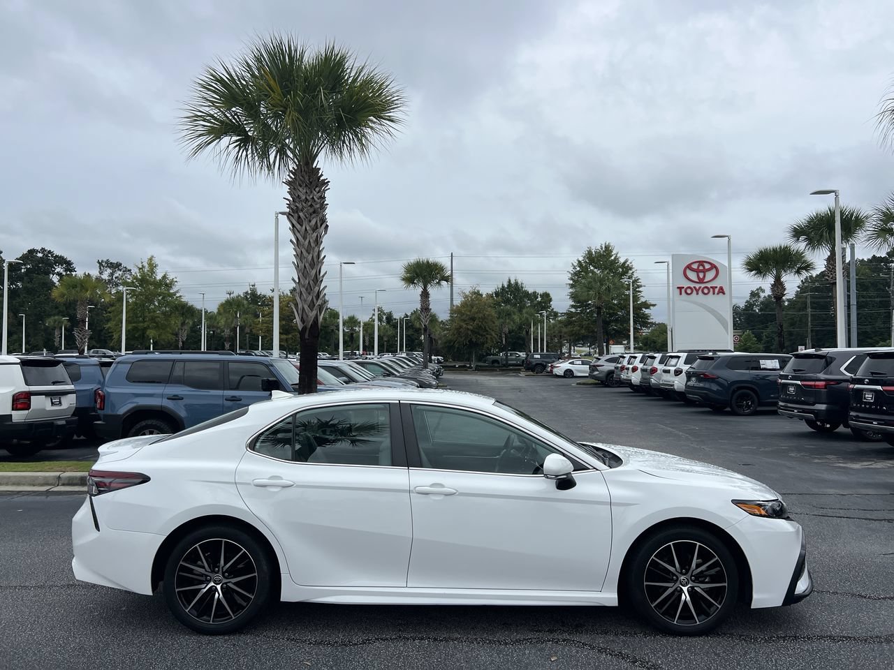 Used 2024 Toyota Camry SE FWD image 11