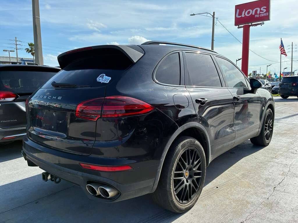 Used 2018 Porsche Cayenne S AWD/4WD image 5