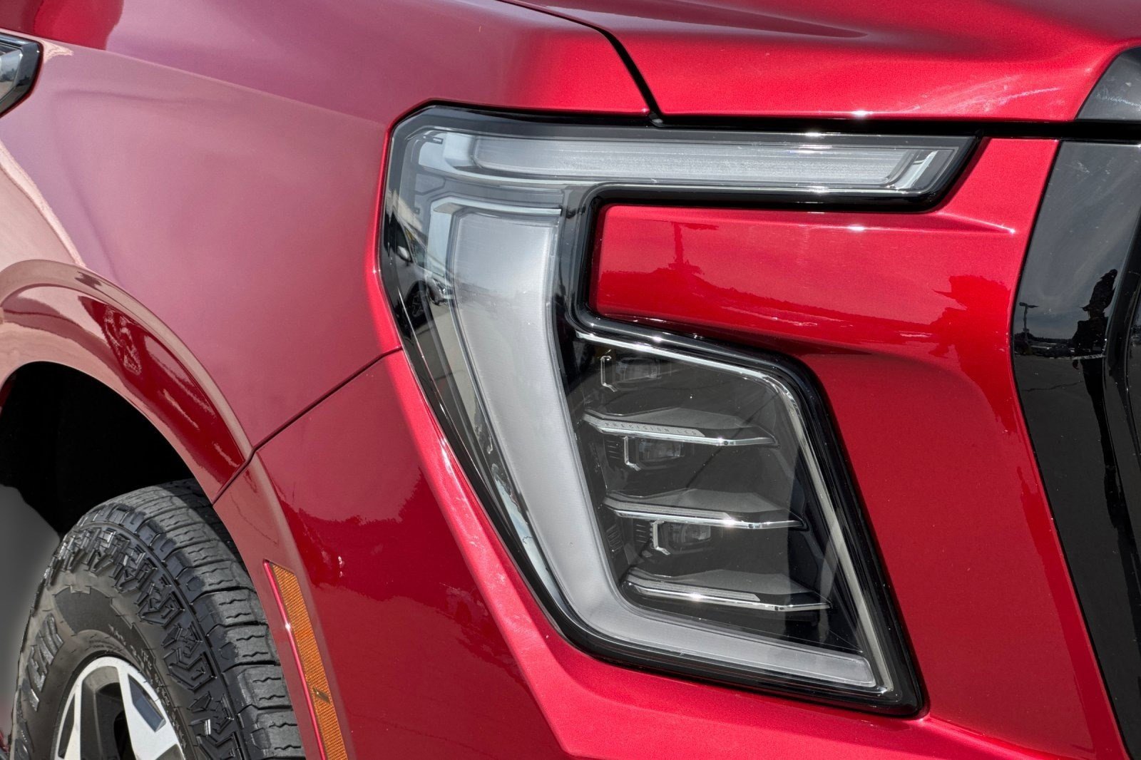 Used 2025 GMC Yukon AT4 AWD/4WD image 10