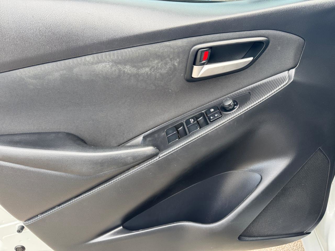 Used 2019 Toyota Yaris LE image 21