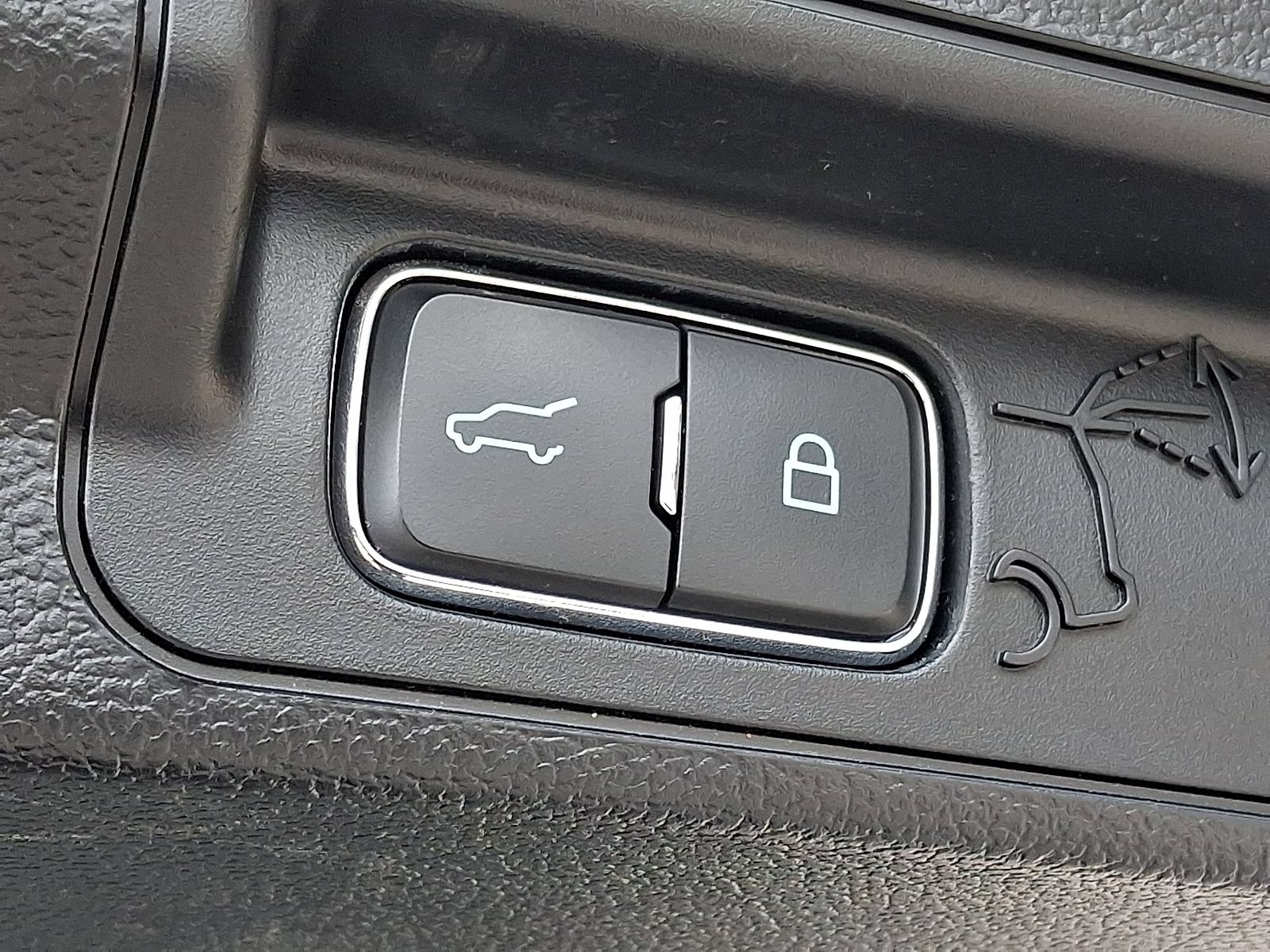 Used 2023 Ford Explorer XLT w/ Equipment Group 202A AWD/4WD image 29