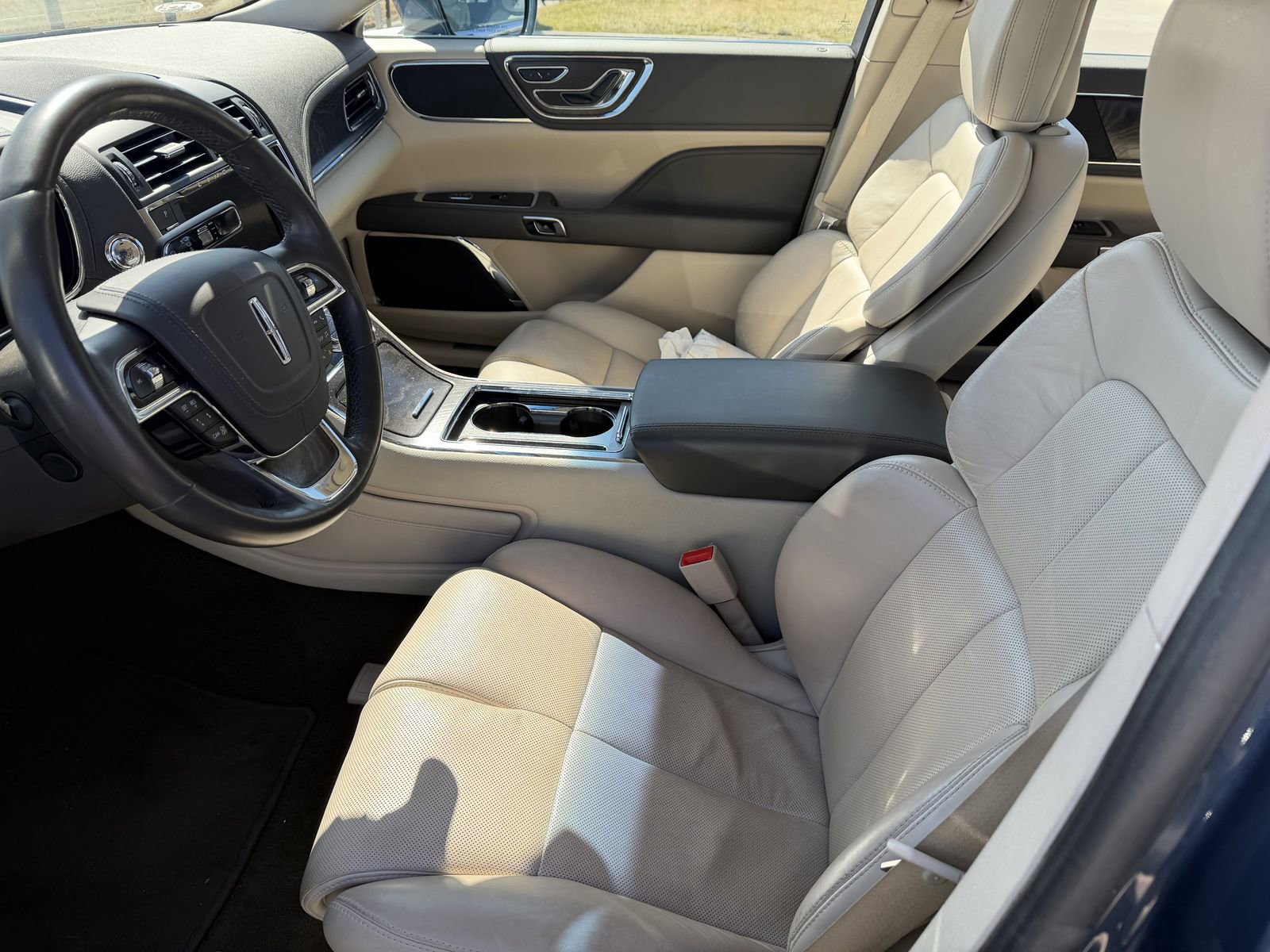 Used 2019 Lincoln Continental Select image 5