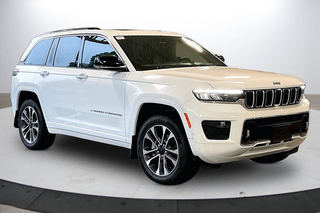Certified 2022 Jeep Grand Cherokee Overland w/ Luxury Tech Group IV AWD/4WD image 2