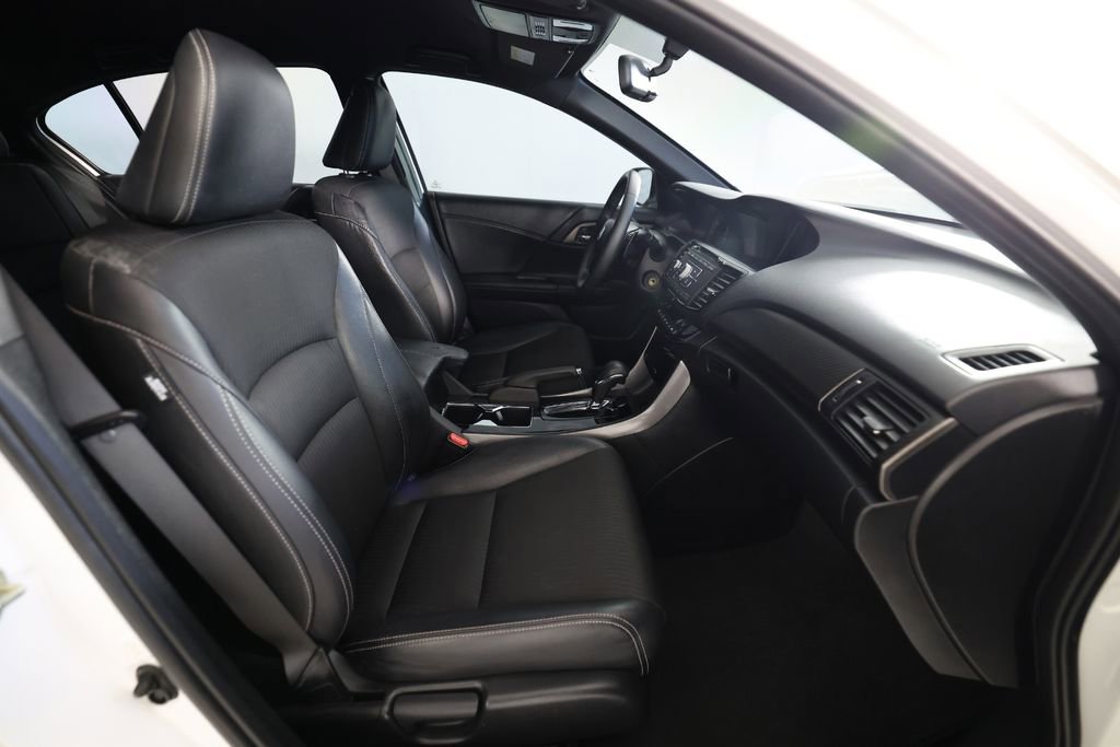 Used 2016 Honda Accord Sport image 10