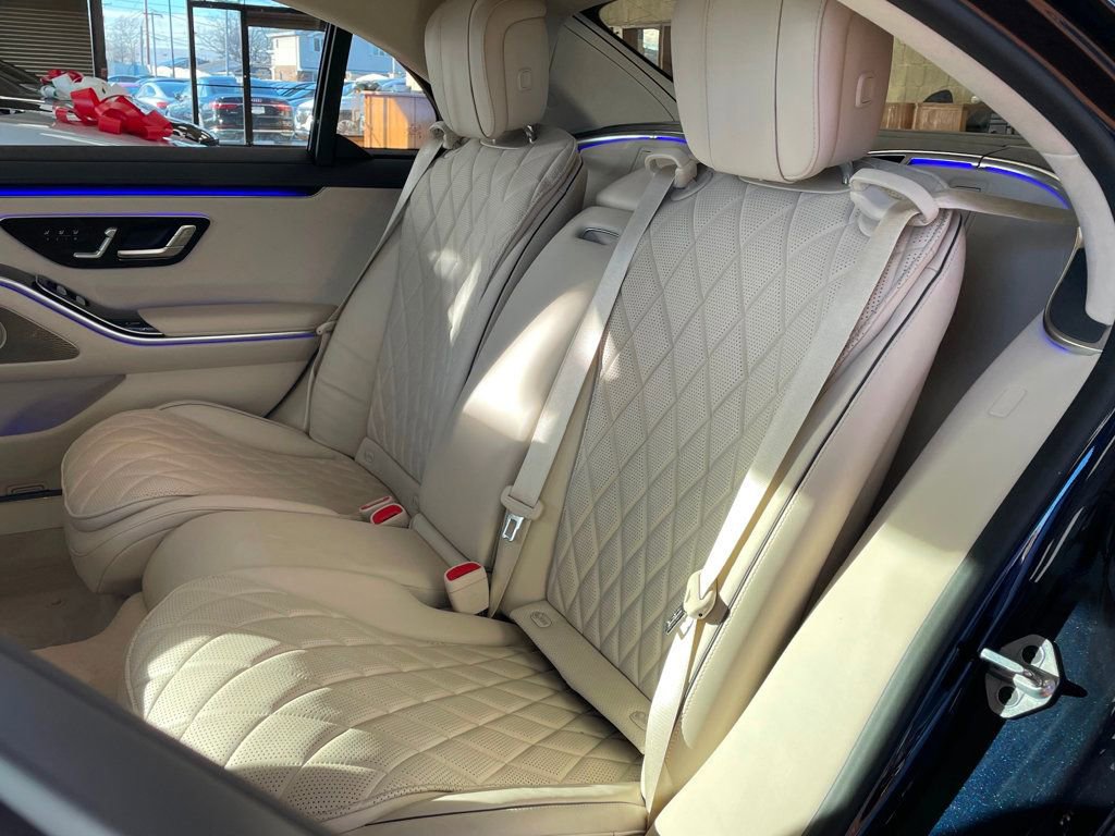 Used 2023 Mercedes-Benz S 580e 4MATIC Sedan w/ AMG Line image 21