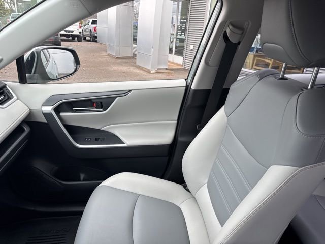 Used 2021 Toyota RAV4 XLE Premium image 27