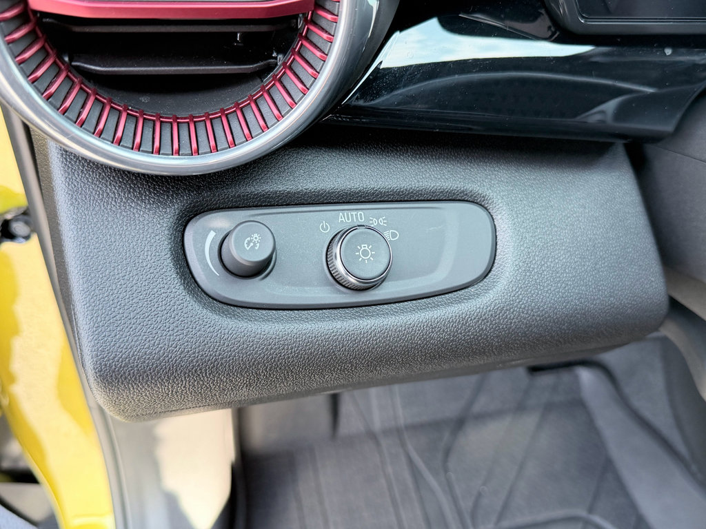 Used 2024 Chevrolet Trax RS w/ Driver Confidence Package FWD image 11