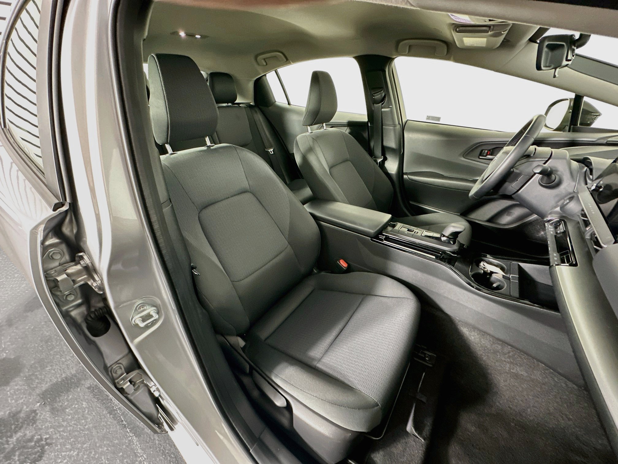 Used 2025 Toyota Prius LE FWD image 29
