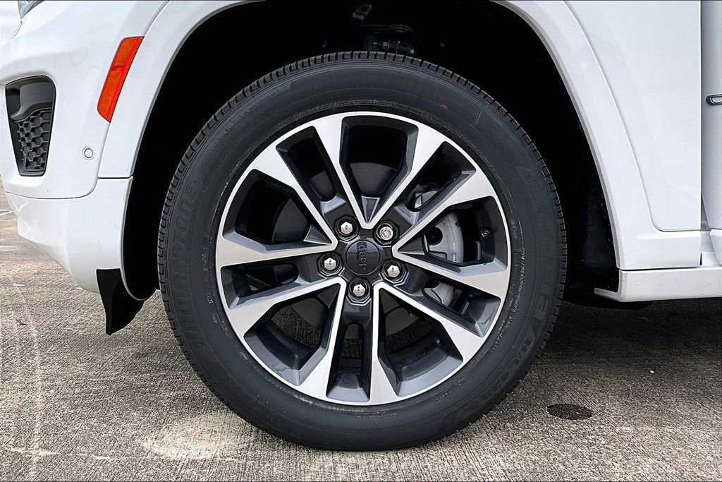 New 2025 Jeep Grand Cherokee L Overland w/ Advanced Protech Group III image 10