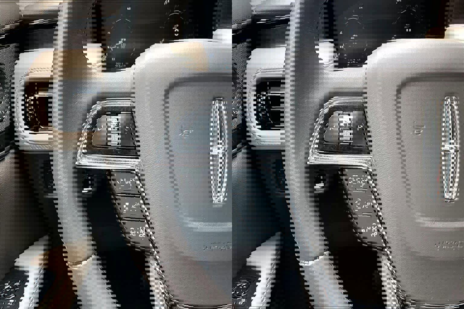 Used 2023 Lincoln Nautilus Reserve w/ Equipment Group 201A image 21