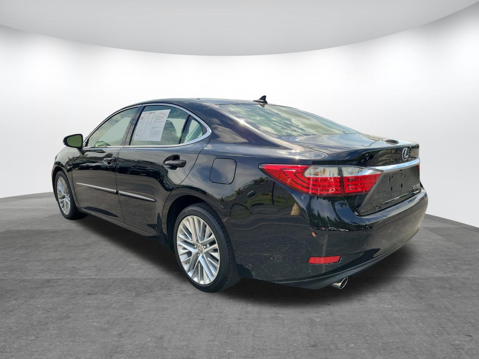 Used 2015 Lexus ES 350 w/ Ultra Luxury Package image 26