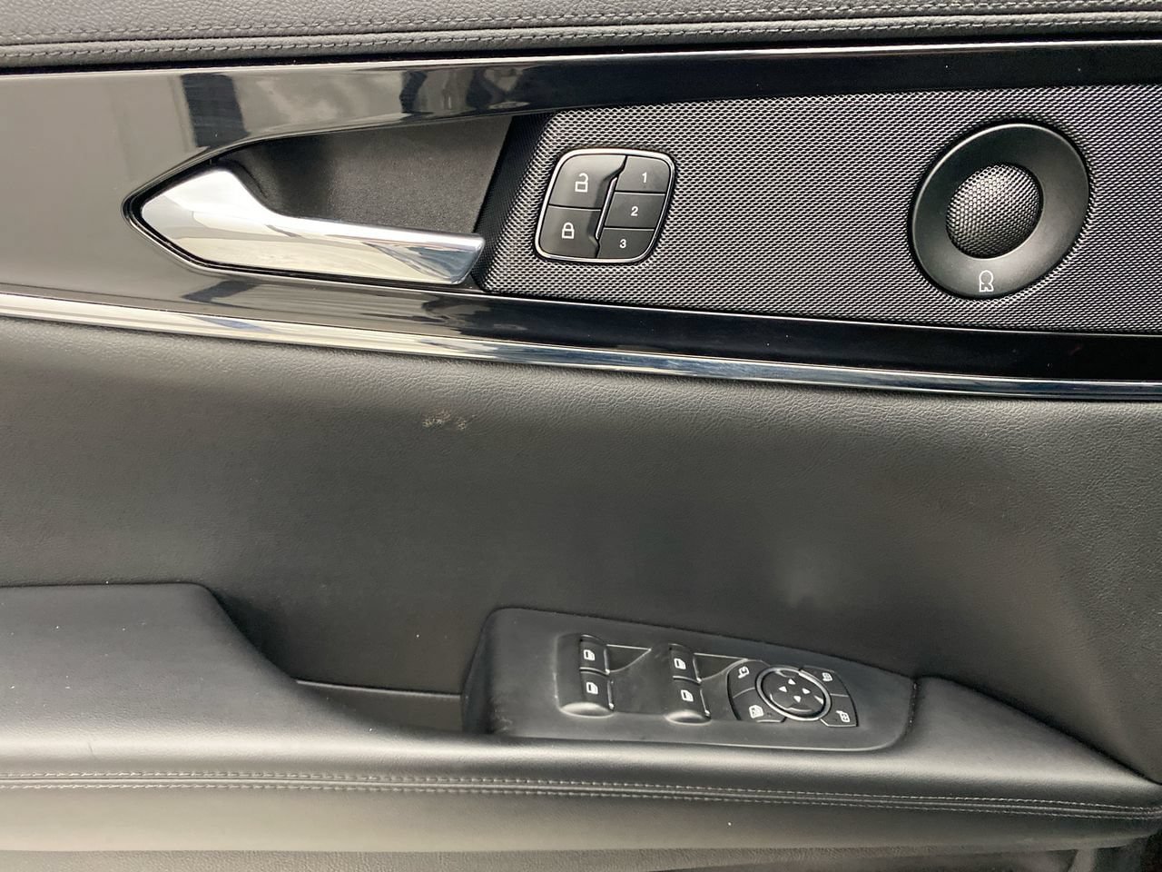 Used 2021 Lincoln Nautilus Reserve AWD/4WD image 12