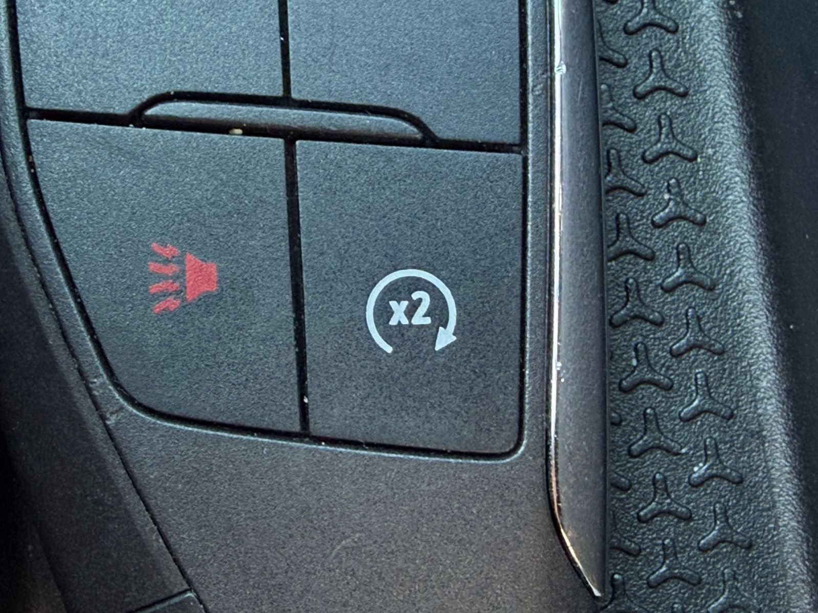 Used 2025 Chevrolet Equinox LT image 23