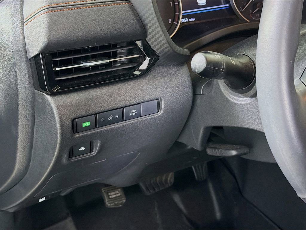 Used 2025 Nissan Sentra SR w/ SR Premium Package FWD image 11