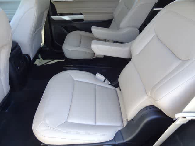 Used 2023 Ford Explorer XLT w/ Equipment Group 202A image 8