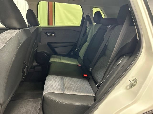 Used 2023 Nissan Rogue SV AWD/4WD image 17
