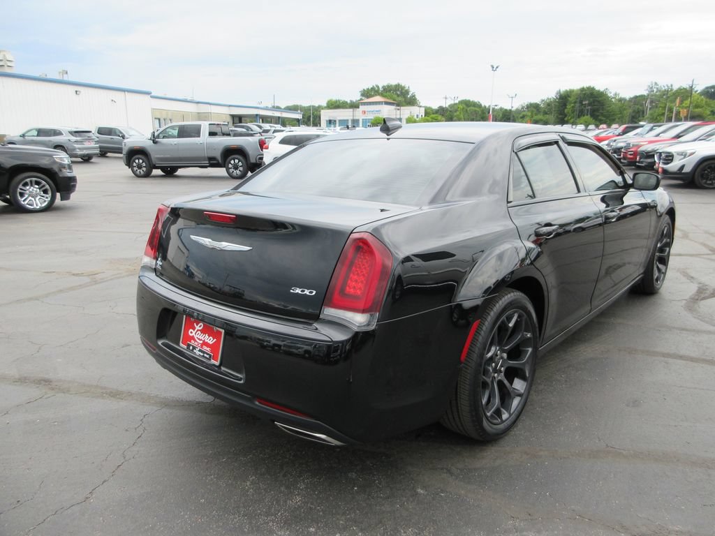 Used 2020 Chrysler 300 Touring w/ Sport Appearance Package RWD image 6