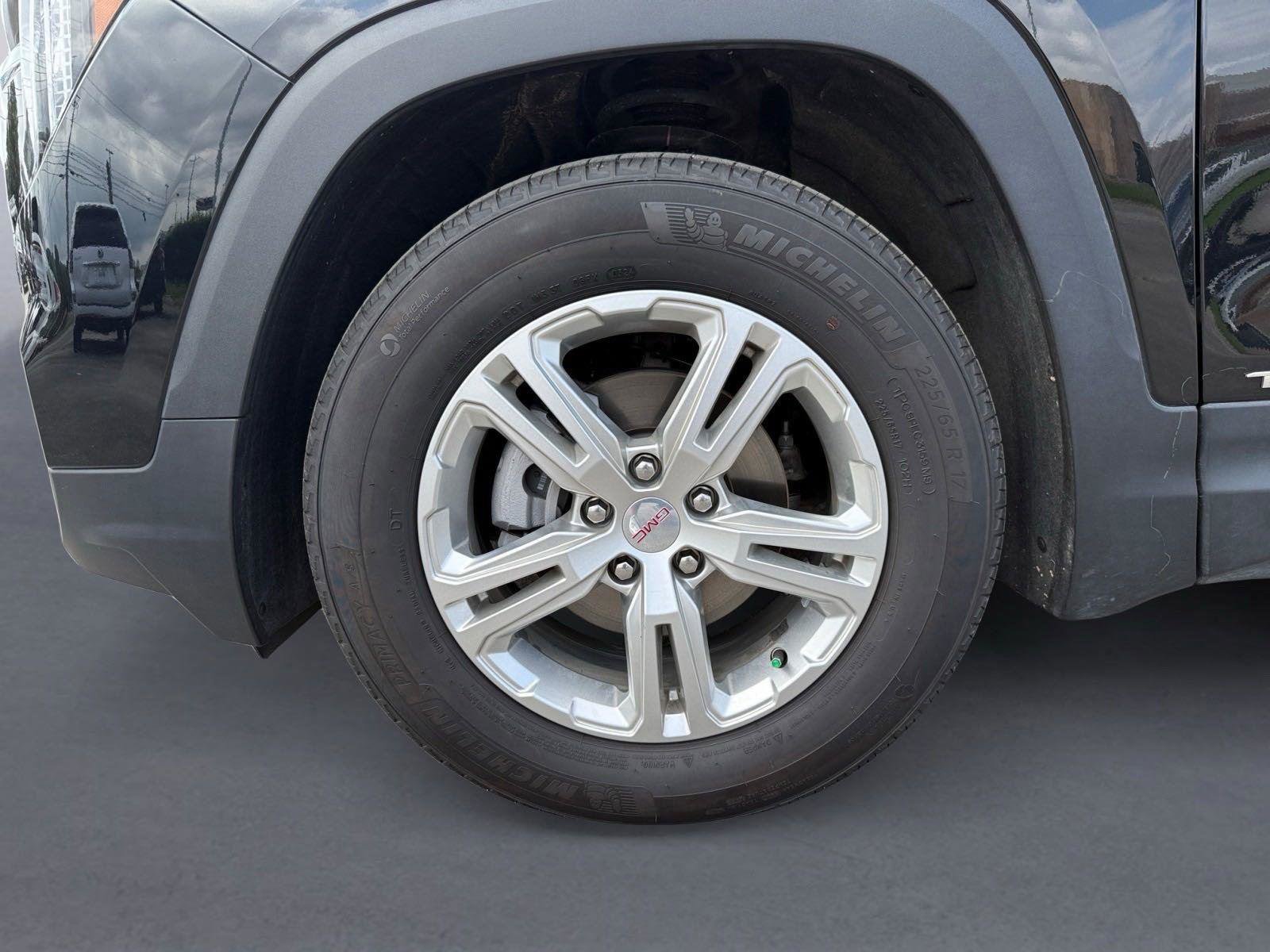 Used 2024 GMC Terrain SLE image 9