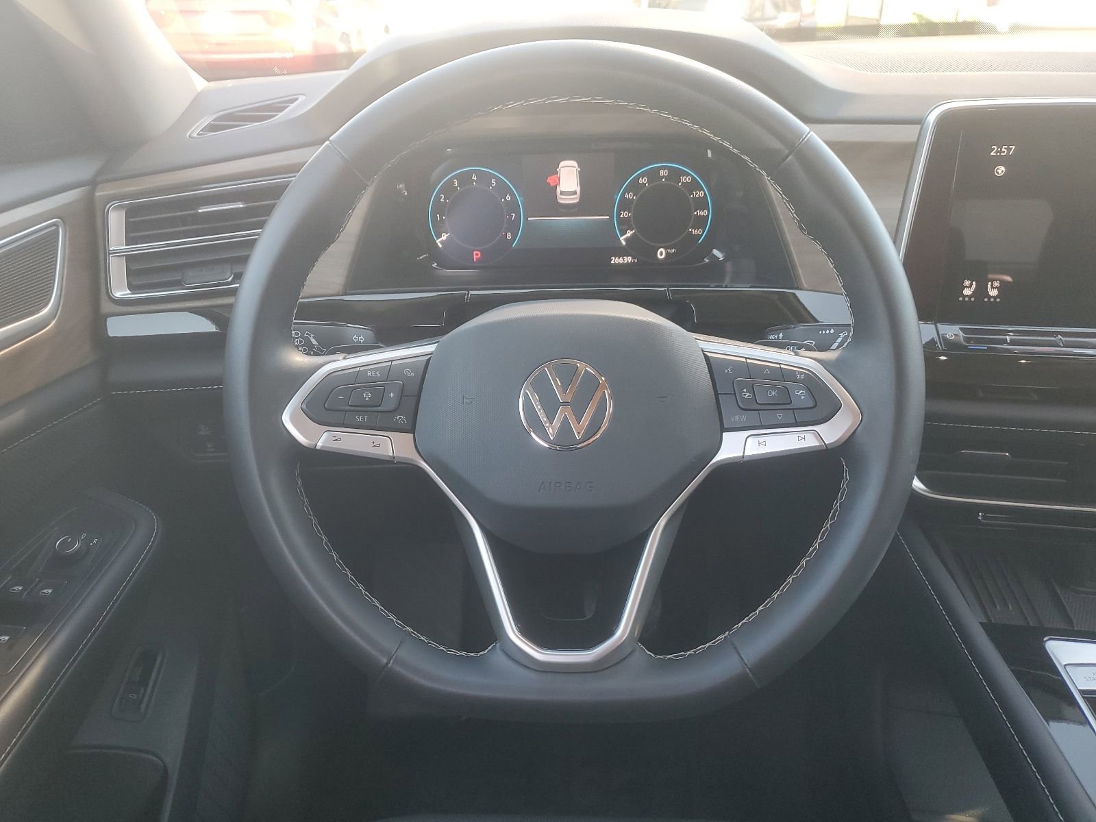 Used 2025 Volkswagen Atlas SE image 11