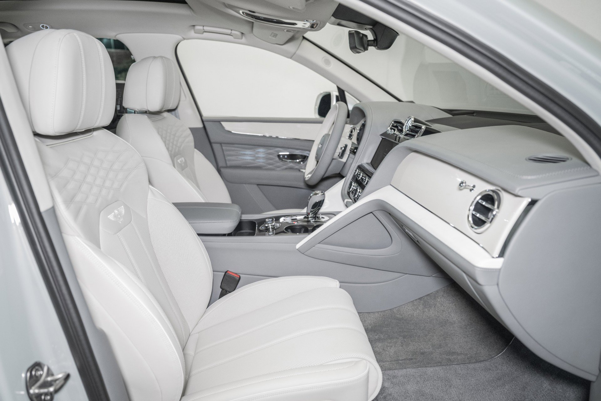 New 2025 Bentley Bentayga Extended Wheelbase image 2