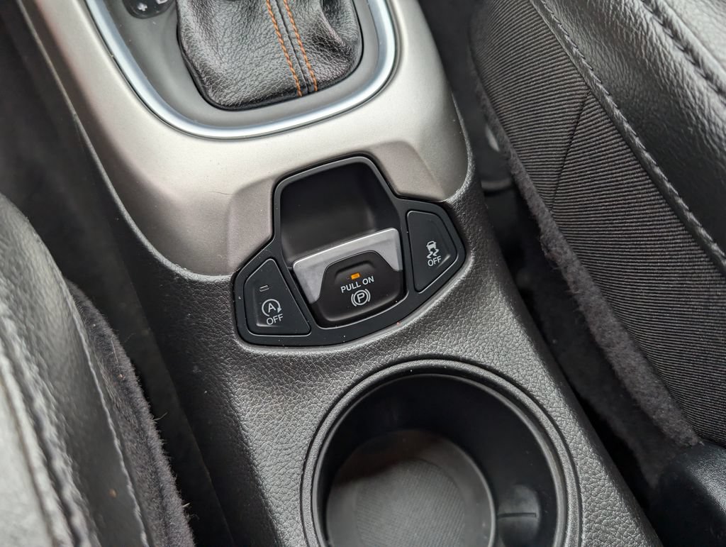 Used 2020 Jeep Compass Latitude w/ Safety & Security Group FWD image 29