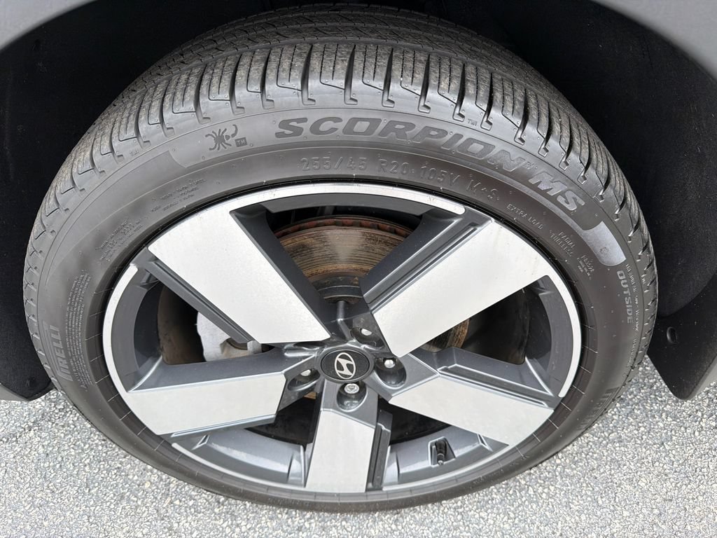 Used 2025 Hyundai Santa Fe Limited FWD image 11