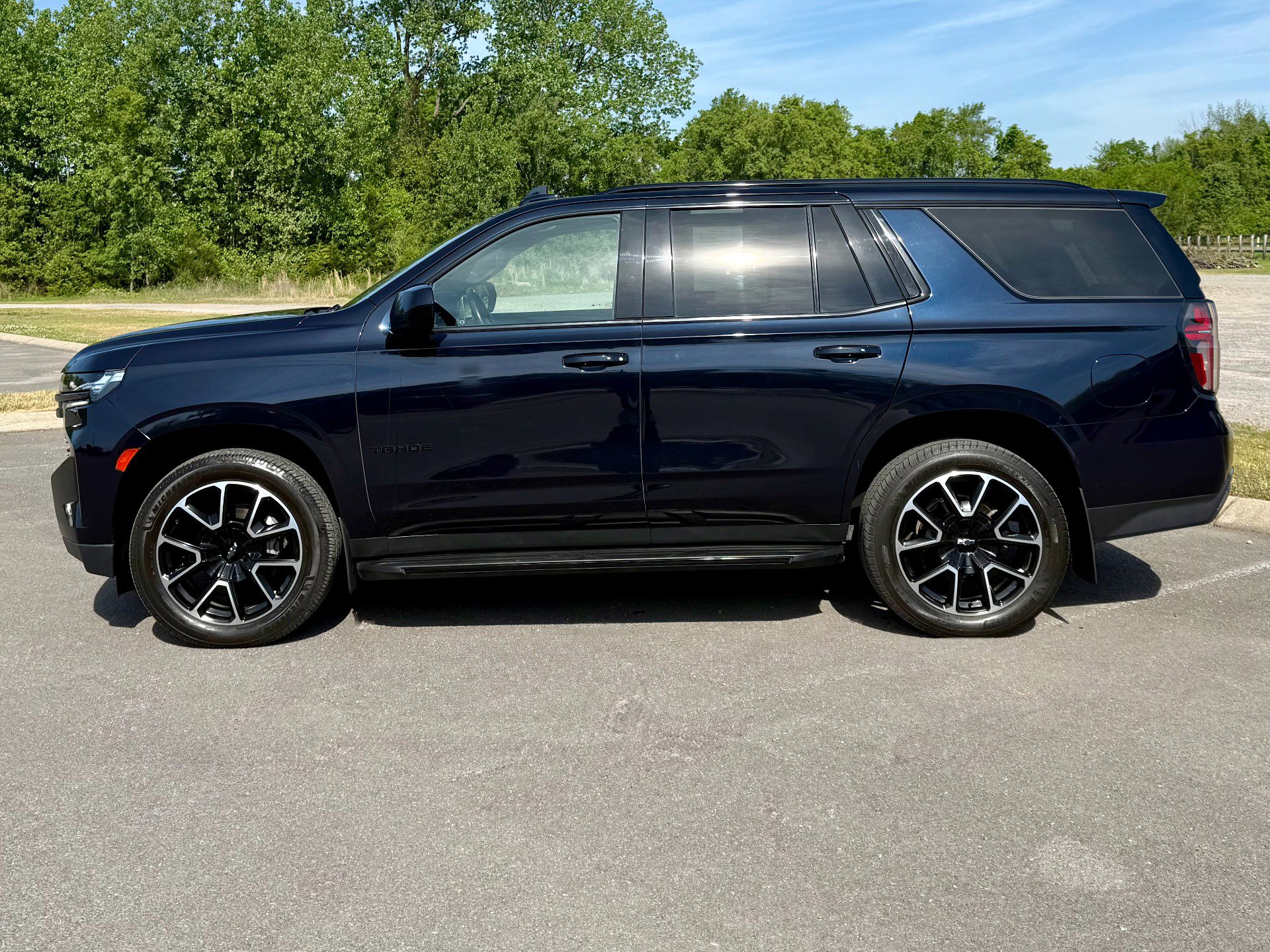Used 2021 Chevrolet Tahoe RST w/ Rear Media and Nav Package AWD/4WD image 7